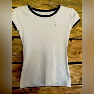 Like New Tommy Hilfiger Short Sleeve T-Shirt